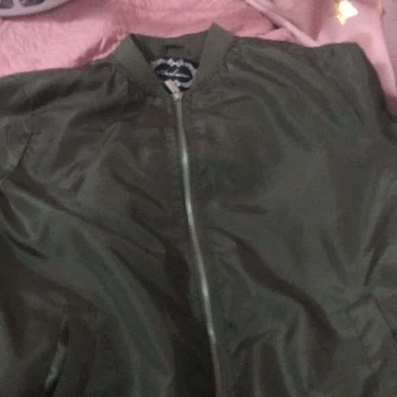 A jacket - Picture 1 of 2